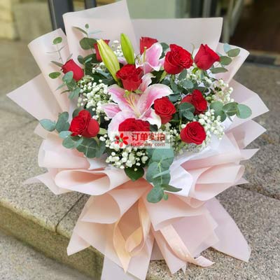 松原11朵红玫瑰百合，全世界里只有一个你